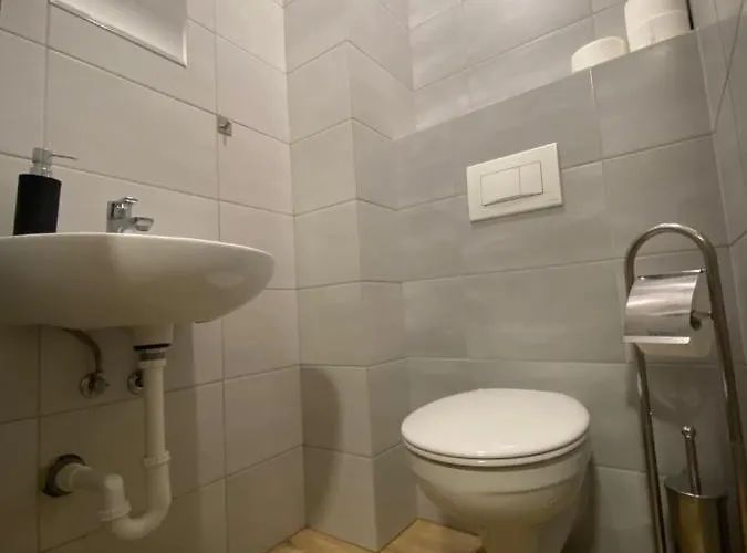 Pokoje Goscinne Holtur Podczele Lejlighedshotel *